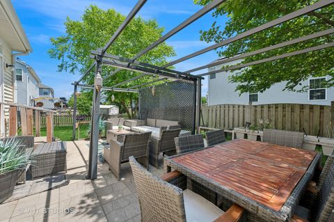 Tiny photo for 883 W Courtland Street, Mundelein, IL 60060 (MLS # 12451065)
