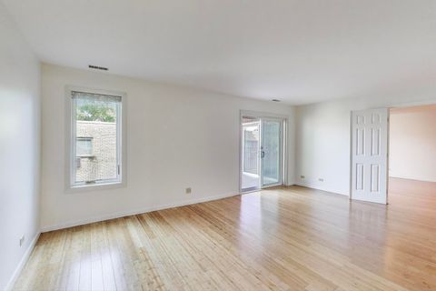 Tiny photo for 2720 Central Street #4C, Evanston, IL 60201 (MLS # 12455771)