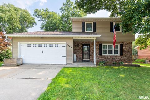 Photo of 2149 W 30TH Street, Davenport, IA 52804 (MLS # QC4268683)