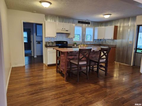 Tiny photo for 820 AIRPORT Road, Mt Vernon, IL 62864 (MLS # EB458686)