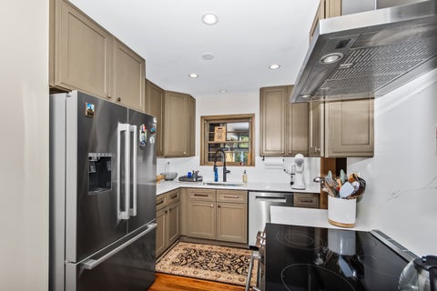 Tiny photo for 6815 N Tripp Avenue, Lincolnwood, IL 60712 (MLS # 12719868)