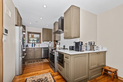 Tiny photo for 6815 N Tripp Avenue, Lincolnwood, IL 60712 (MLS # 12719868)