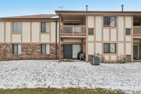 Tiny photo for 1200 Knottingham Court #2B, Schaumburg, IL 60193 (MLS # 12596609)