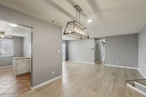 Tiny photo for 1200 Knottingham Court #2B, Schaumburg, IL 60193 (MLS # 12596609)