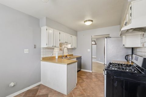 Tiny photo for 1200 Knottingham Court #2B, Schaumburg, IL 60193 (MLS # 12596609)