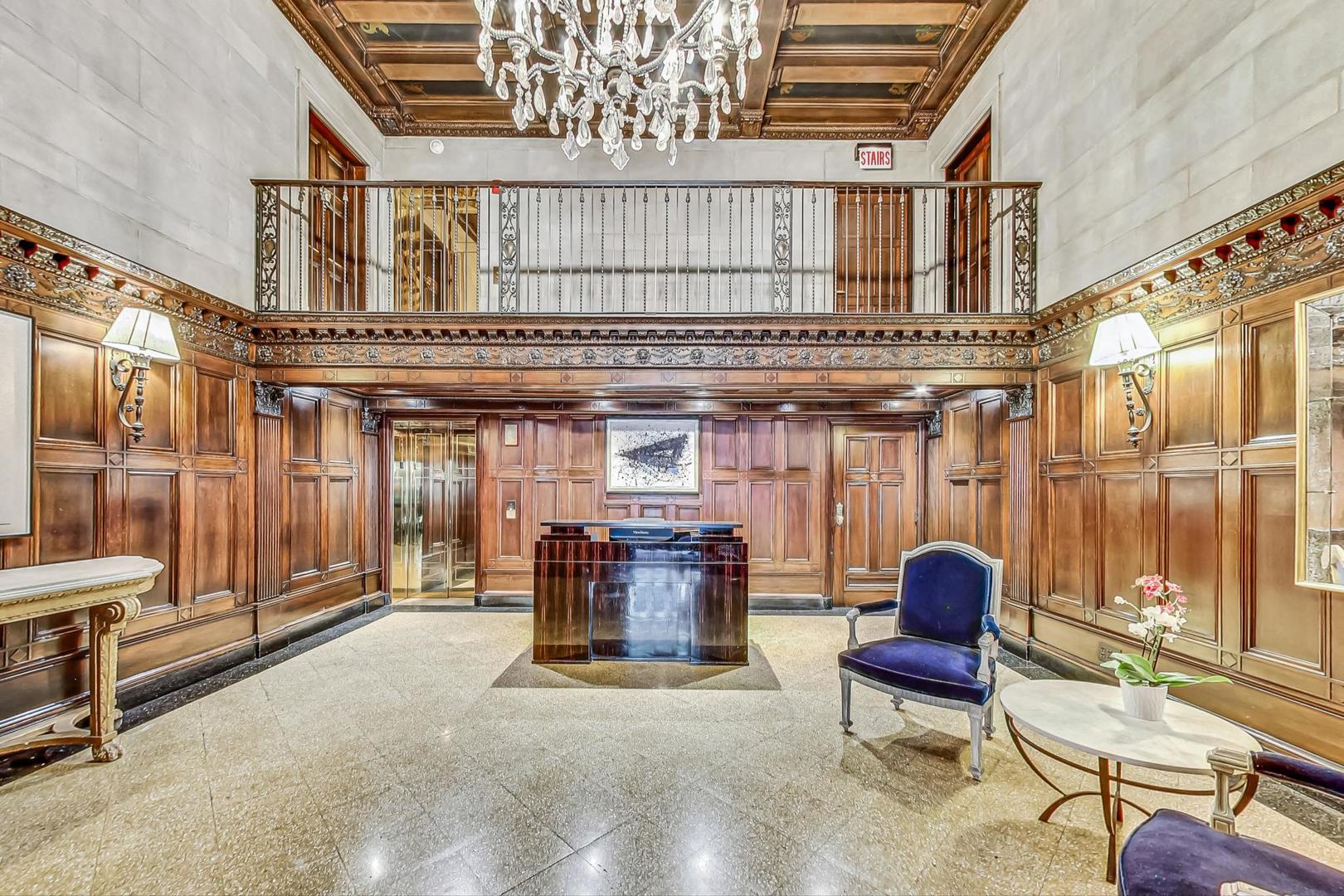 232 E WALTON Place 10E