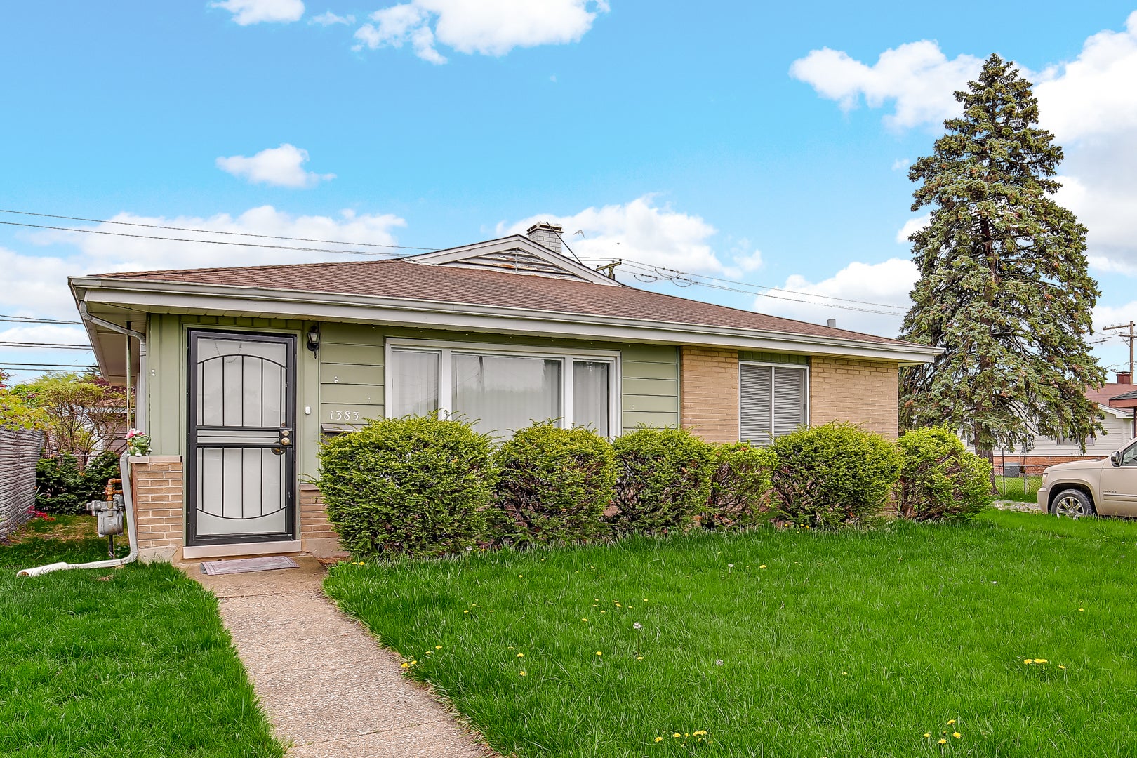 1383 Greenbay Avenue