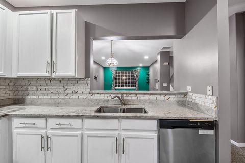 Tiny photo for 2452 Daybreak Court #2452, Elgin, IL 60123 (MLS # 12522184)