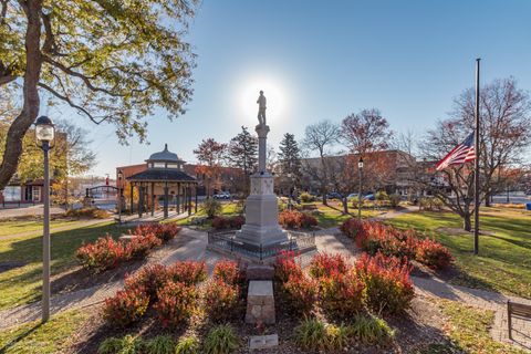 Tiny photo for 308 Fieldstone Drive, Woodstock, IL 60098 (MLS # 12610331)