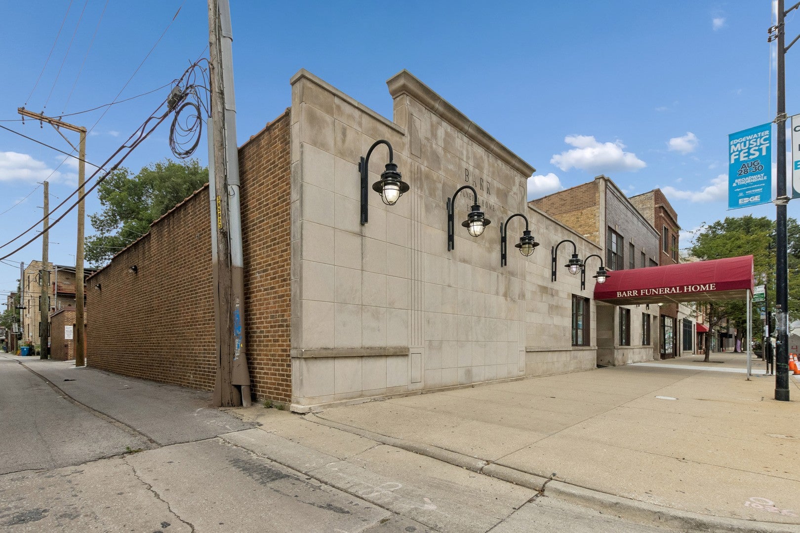 6222 N Broadway Street