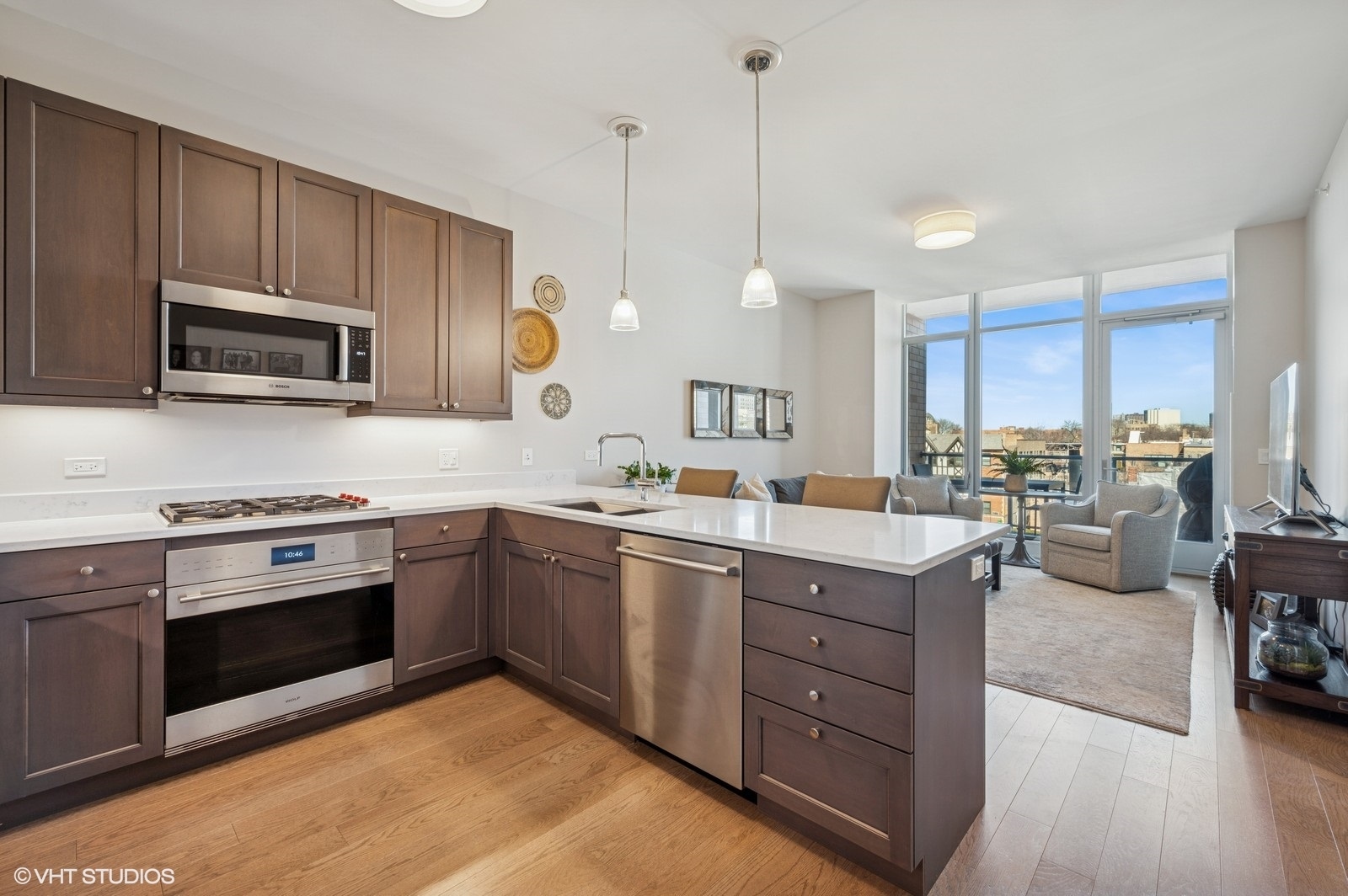 540 W Webster Avenue 403