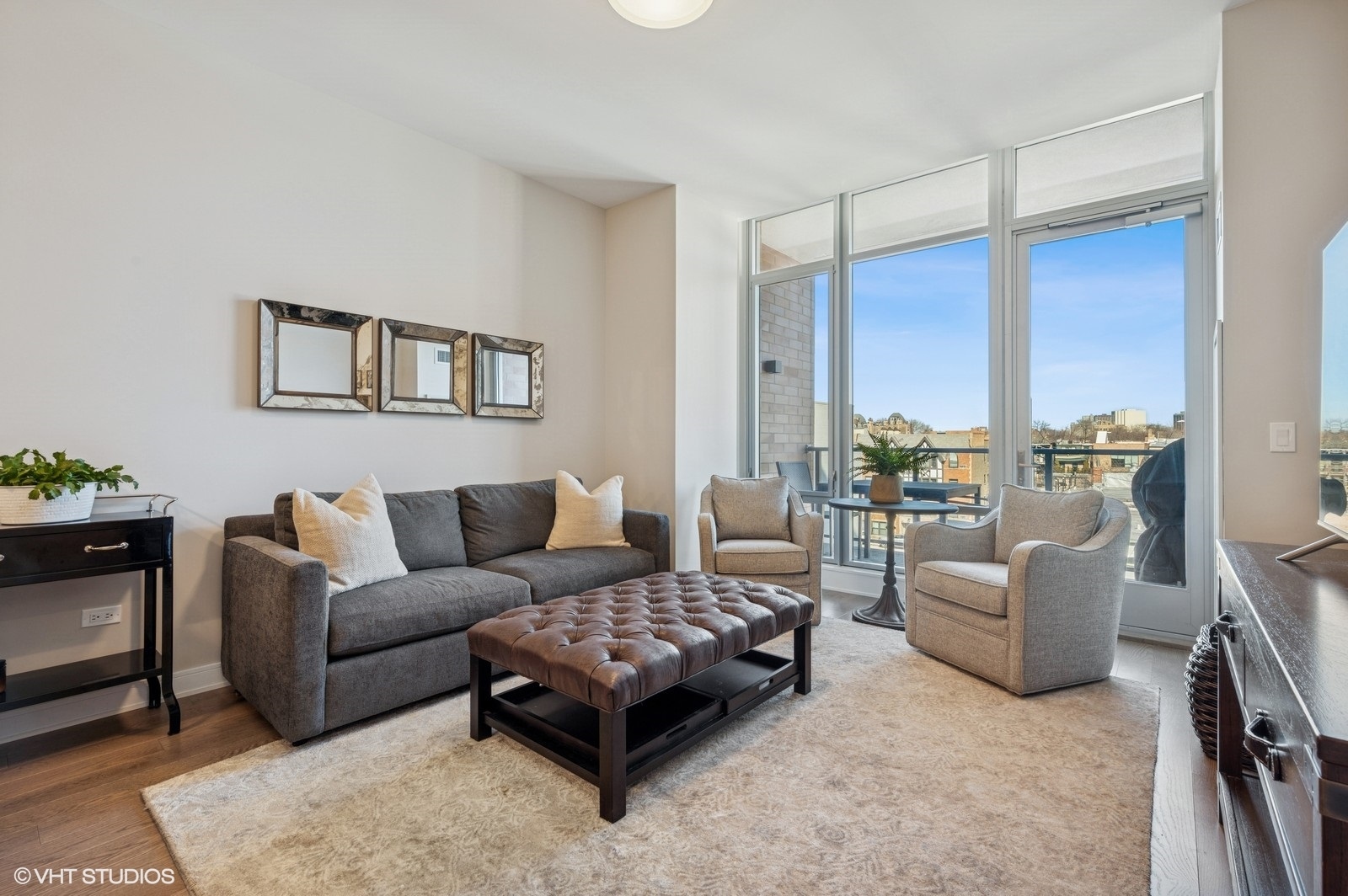 540 W Webster Avenue 403