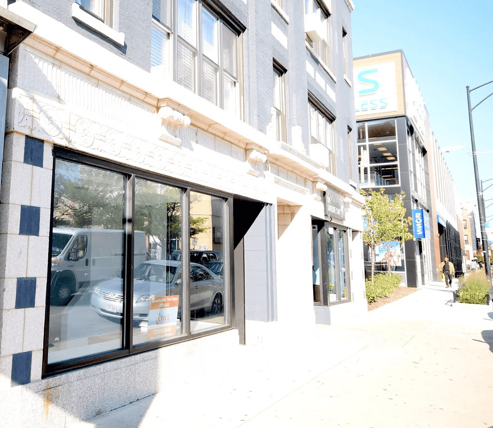 946 W Montrose Avenue 946