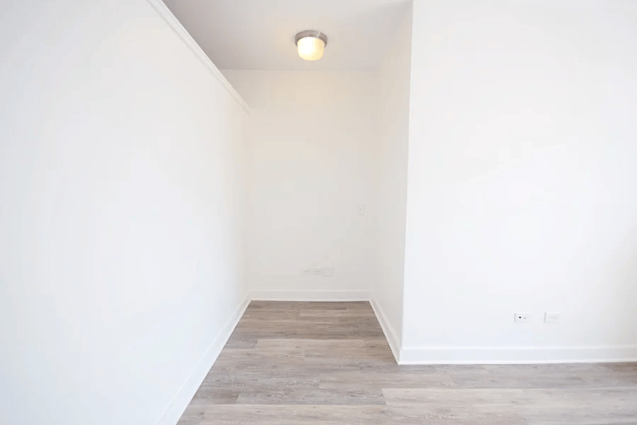 946 W Montrose Avenue 946