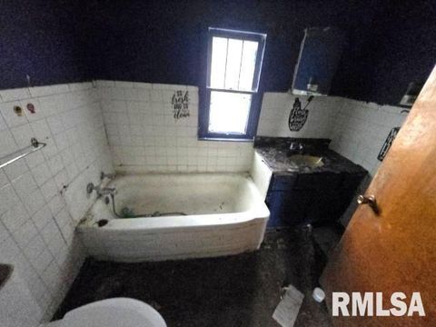 Tiny photo for 629 S 18TH Street, Mt Vernon, IL 62864 (MLS # EB458621)