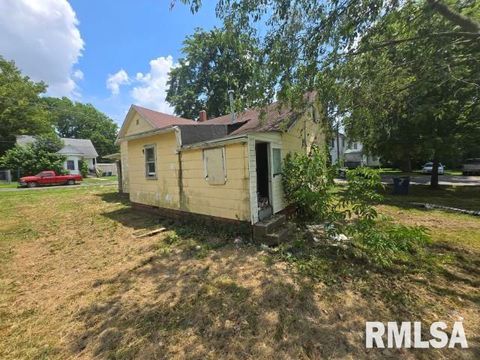 Tiny photo for 629 S 18TH Street, Mt Vernon, IL 62864 (MLS # EB458621)