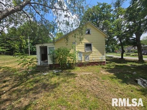Tiny photo for 629 S 18TH Street, Mt Vernon, IL 62864 (MLS # EB458621)