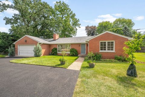 Photo of 985 W Deerpath Road, Lake Forest, IL 60045 (MLS # 12430978)