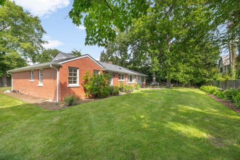 Tiny photo for 985 W Deerpath Road, Lake Forest, IL 60045 (MLS # 12430978)