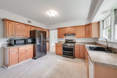 Tiny photo for 985 W Deerpath Road, Lake Forest, IL 60045 (MLS # 12430978)