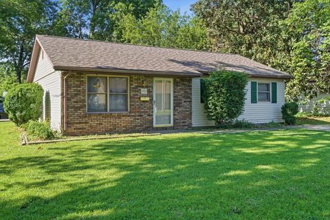 Photo of 1303 W Prairie Street, Marion, IL 62959 (MLS # 12645656)