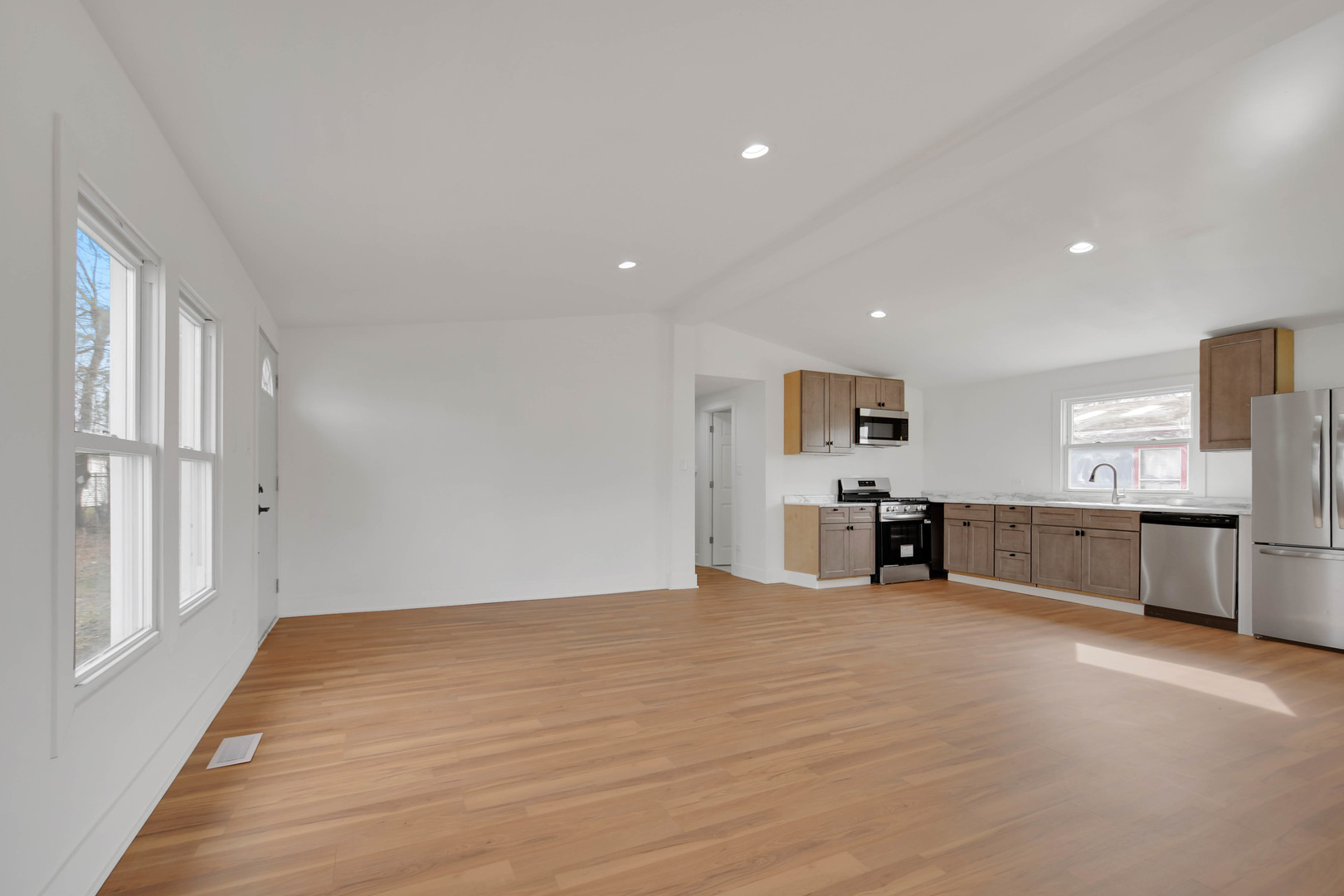 2258 Rush Street