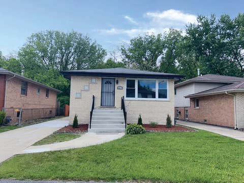 Photo of 18137 Ravisloe Terrace, Country Club Hills, IL 60478 (MLS # 12649416)
