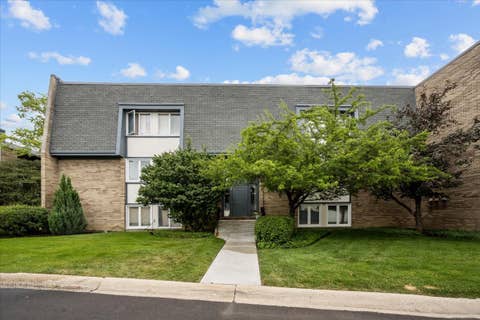 Photo of 1979 Ammer Ridge Court #201, Glenview, IL 60025 (MLS # 12702456)