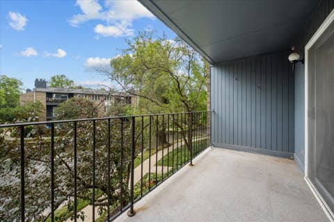 Tiny photo for 1979 Ammer Ridge Court #201, Glenview, IL 60025 (MLS # 12702456)