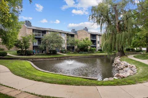 Tiny photo for 1979 Ammer Ridge Court #201, Glenview, IL 60025 (MLS # 12702456)