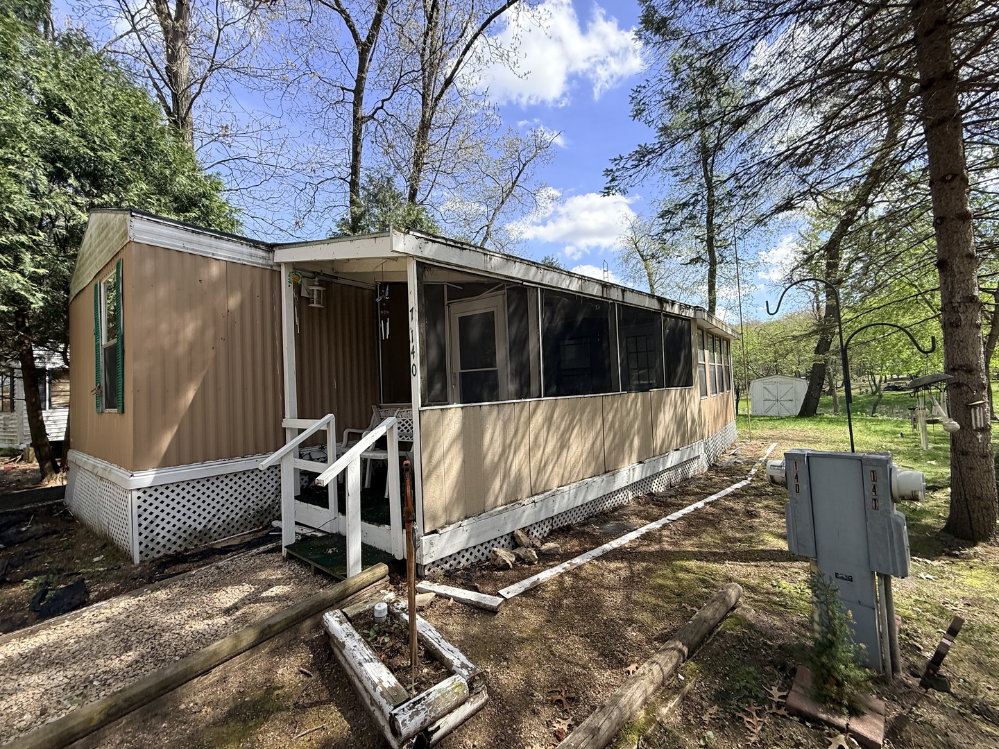 7-140 Woodhaven Lakes