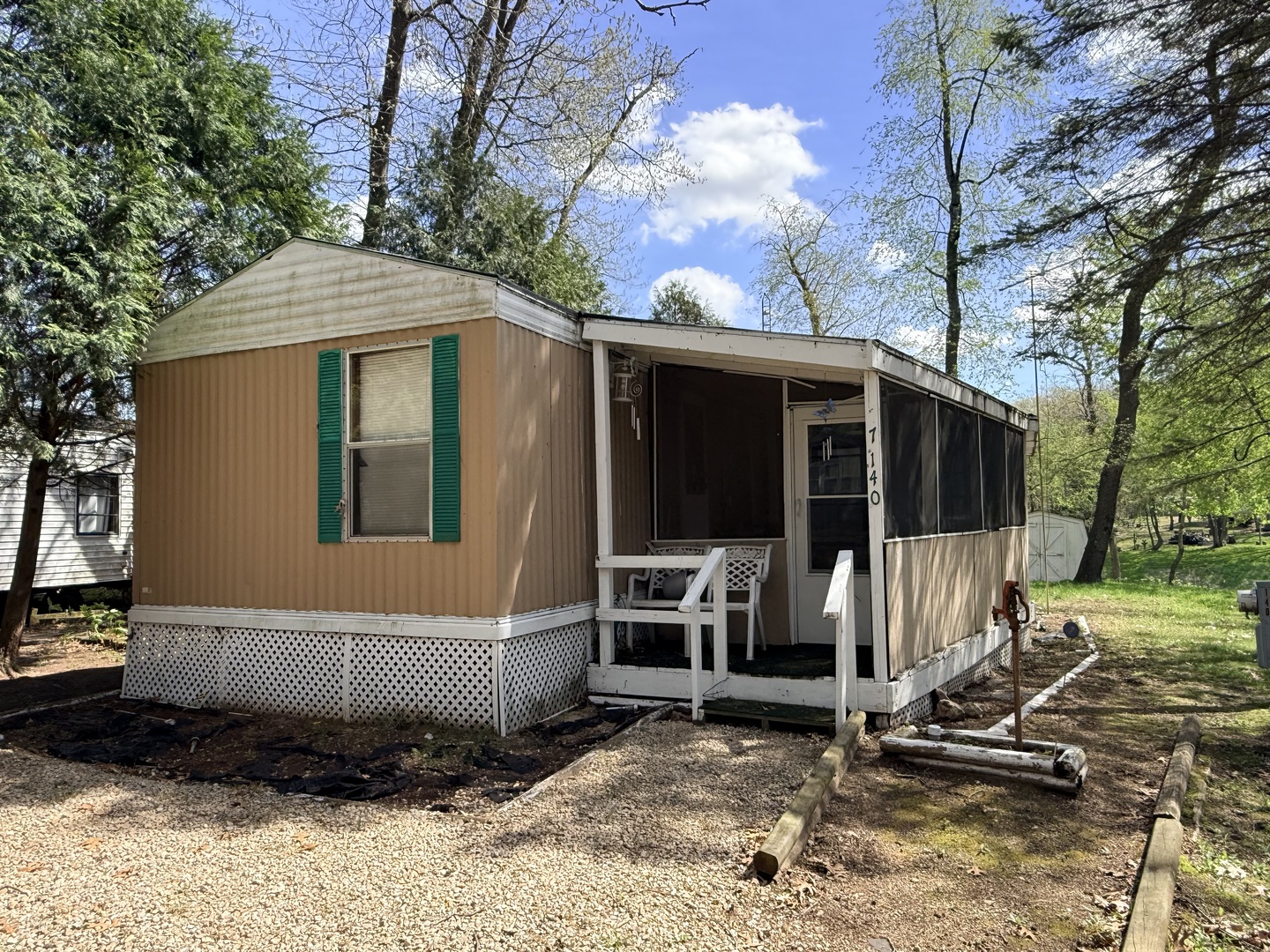 7-140 Woodhaven Lakes