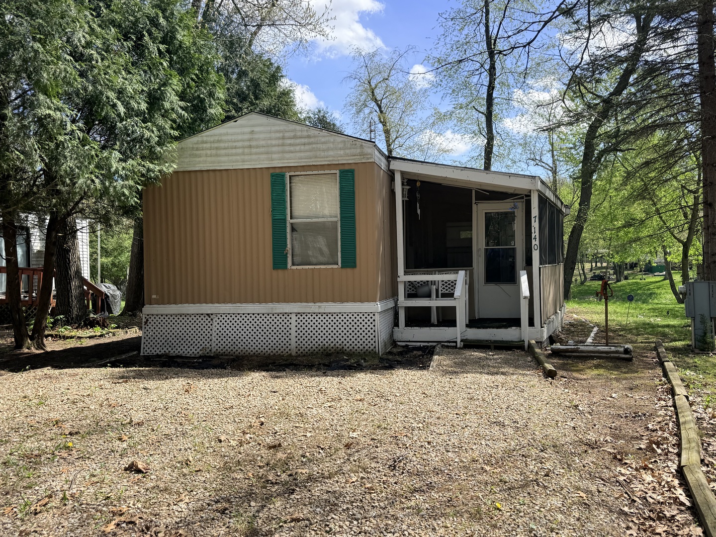 7-140 Woodhaven Lakes