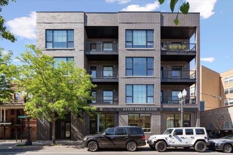 Photo of 2024 W Irving Park Road #404, Chicago, IL 60618 (MLS # 12665601)
