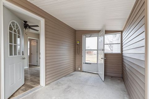 Tiny photo for 3808 15th Street B, Moline, IL 61265 (MLS # 12583427)