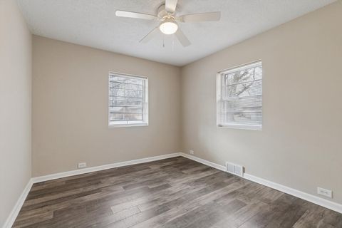 Tiny photo for 3808 15th Street B, Moline, IL 61265 (MLS # 12583427)