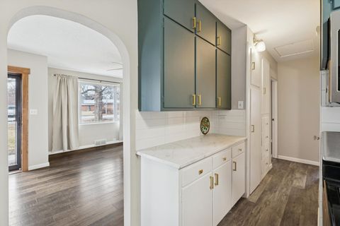 Tiny photo for 3808 15th Street B, Moline, IL 61265 (MLS # 12583427)