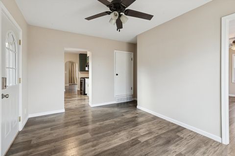 Tiny photo for 3808 15th Street B, Moline, IL 61265 (MLS # 12583427)