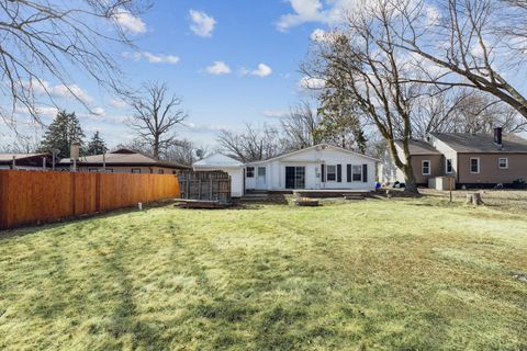 Tiny photo for 3808 15th Street B, Moline, IL 61265 (MLS # 12583427)