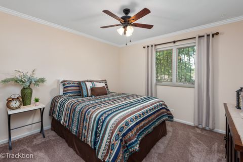 Tiny photo for 23061 N Apple Hill Lane, Lincolnshire, IL 60069 (MLS # 12539570)