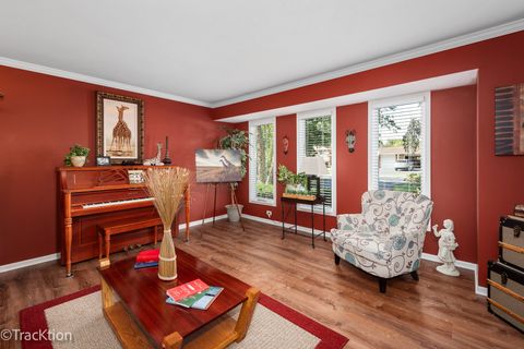 Tiny photo for 23061 N Apple Hill Lane, Lincolnshire, IL 60069 (MLS # 12539570)