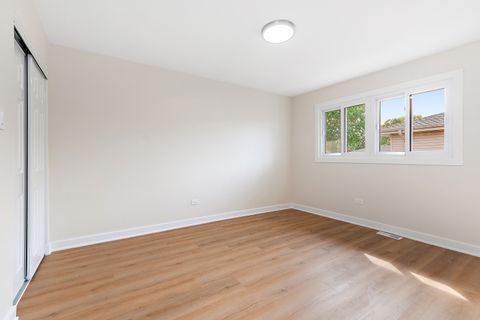 Tiny photo for 13706 Crestview Court, Crestwood, IL 60418 (MLS # 12486867)