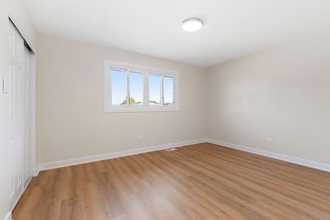 Tiny photo for 13706 Crestview Court, Crestwood, IL 60418 (MLS # 12486867)
