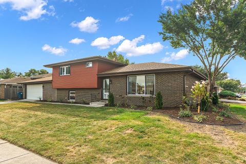 Tiny photo for 13706 Crestview Court, Crestwood, IL 60418 (MLS # 12486867)