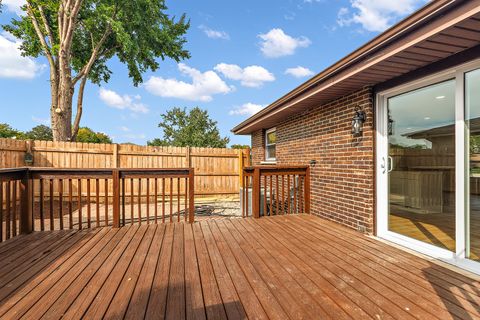 Tiny photo for 13706 Crestview Court, Crestwood, IL 60418 (MLS # 12486867)