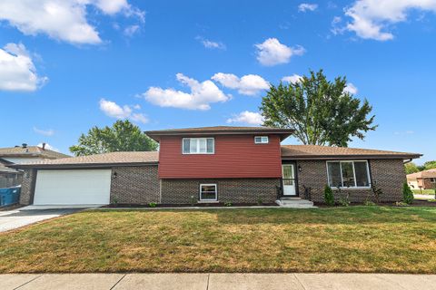 Photo of 13706 Crestview Court, Crestwood, IL 60418 (MLS # 12486867)