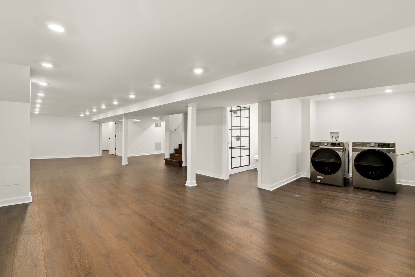 Chicago, Illinois 60646, United States, 4 Bedrooms Bedrooms, ,4 BathroomsBathrooms,Residential,Active,240438