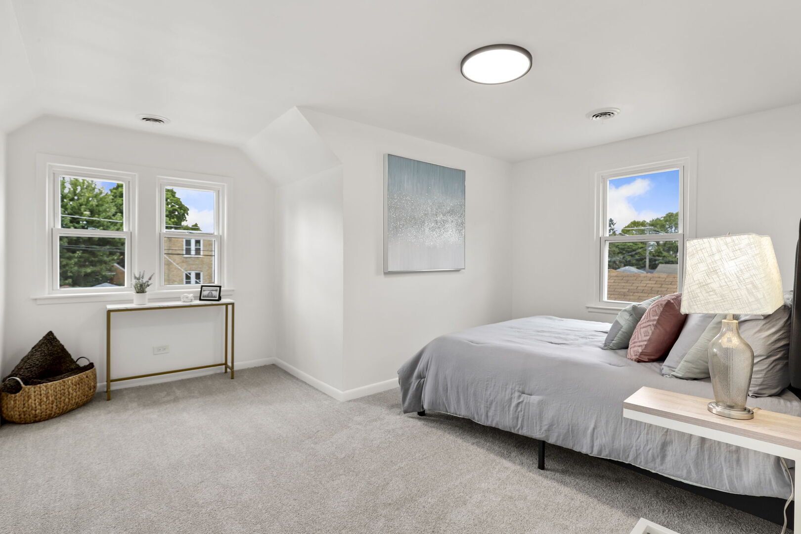 Chicago, Illinois 60646, United States, 4 Bedrooms Bedrooms, ,4 BathroomsBathrooms,Residential,Active,240438