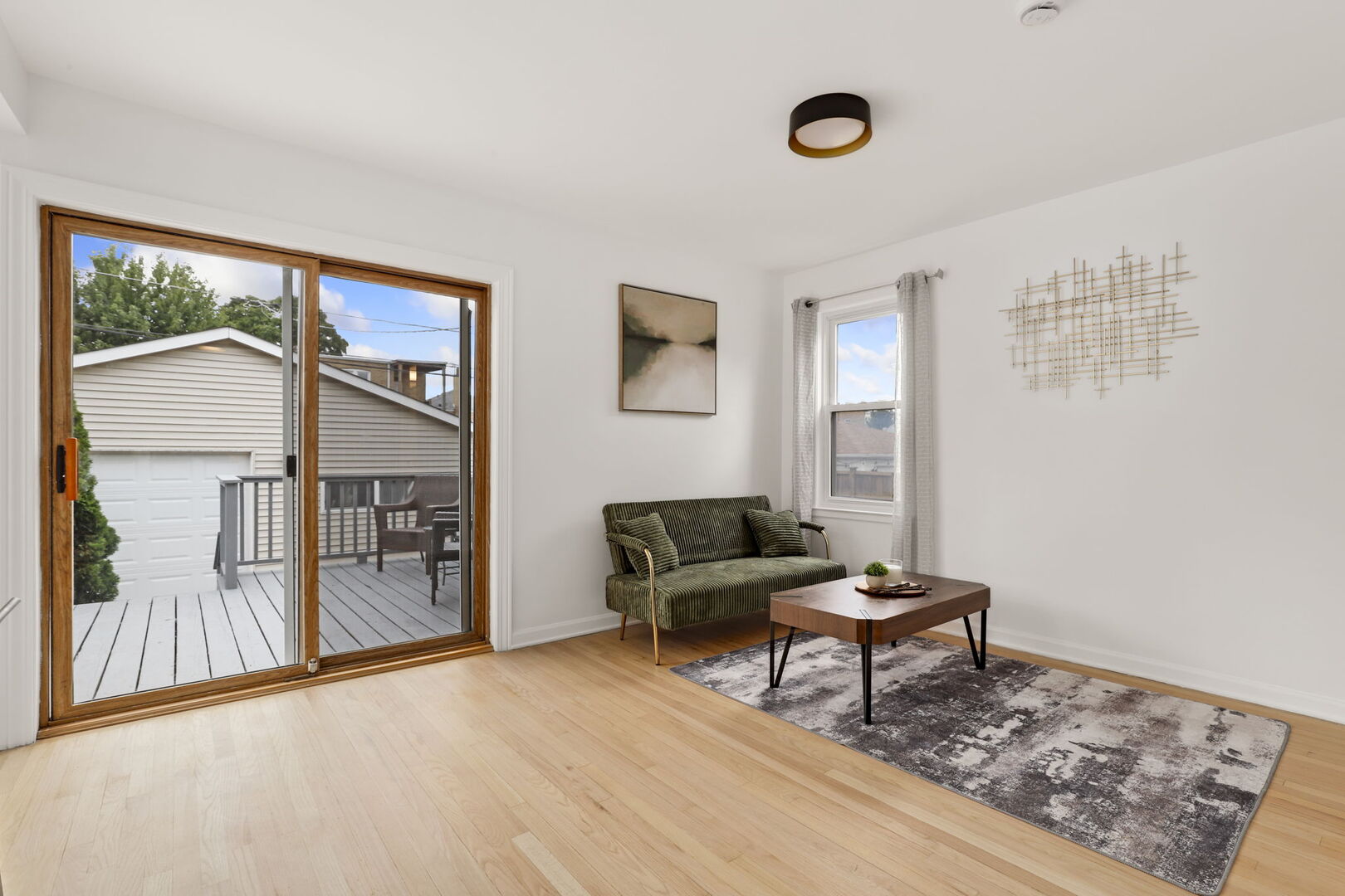 Chicago, Illinois 60646, United States, 4 Bedrooms Bedrooms, ,4 BathroomsBathrooms,Residential,Active,240438