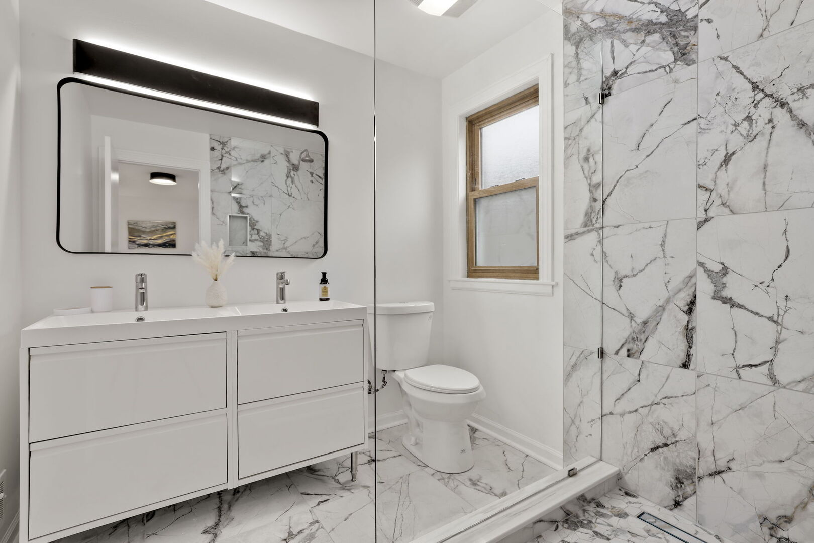 Chicago, Illinois 60646, United States, 4 Bedrooms Bedrooms, ,4 BathroomsBathrooms,Residential,Active,240438